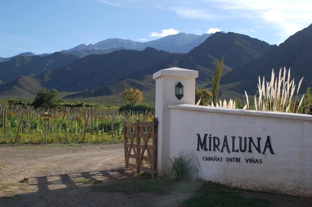 Miraluna Bodega Boutique Cachí Buitenkant foto